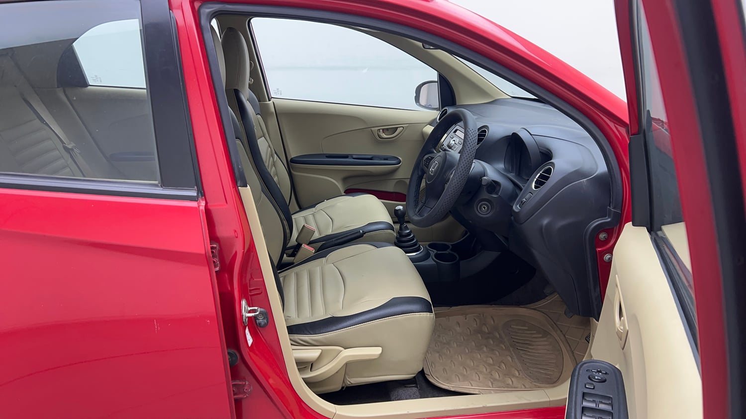 Used 2016 Honda Brio S MT Petrol Manual interior RIGHT SIDE FRONT DOOR CABIN VIEW