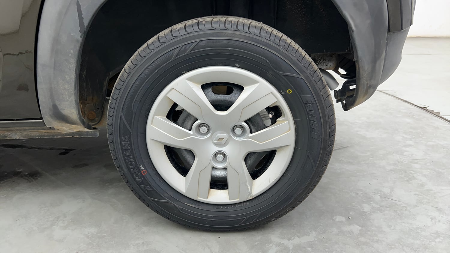 Used 2016 Renault Kwid RXL Petrol Manual tyres LEFT REAR TYRE RIM VIEW