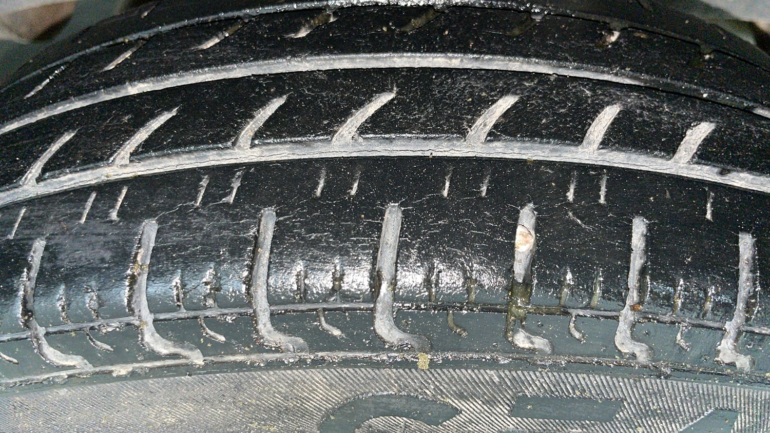 Used 2018 Renault Kwid 1.0 RXT AMT Opt Petrol Automatic tyres LEFT REAR TYRE TREAD VIEW