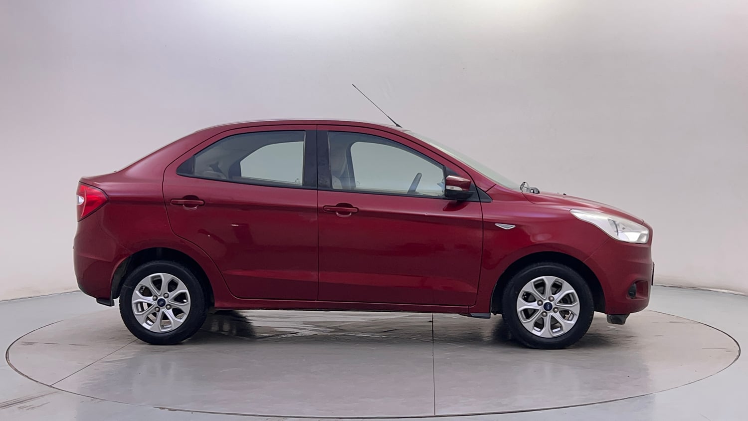 Used 2016 Ford Figo Aspire Titanium1.5 TDCi Diesel Manual exterior RIGHT SIDE VIEW