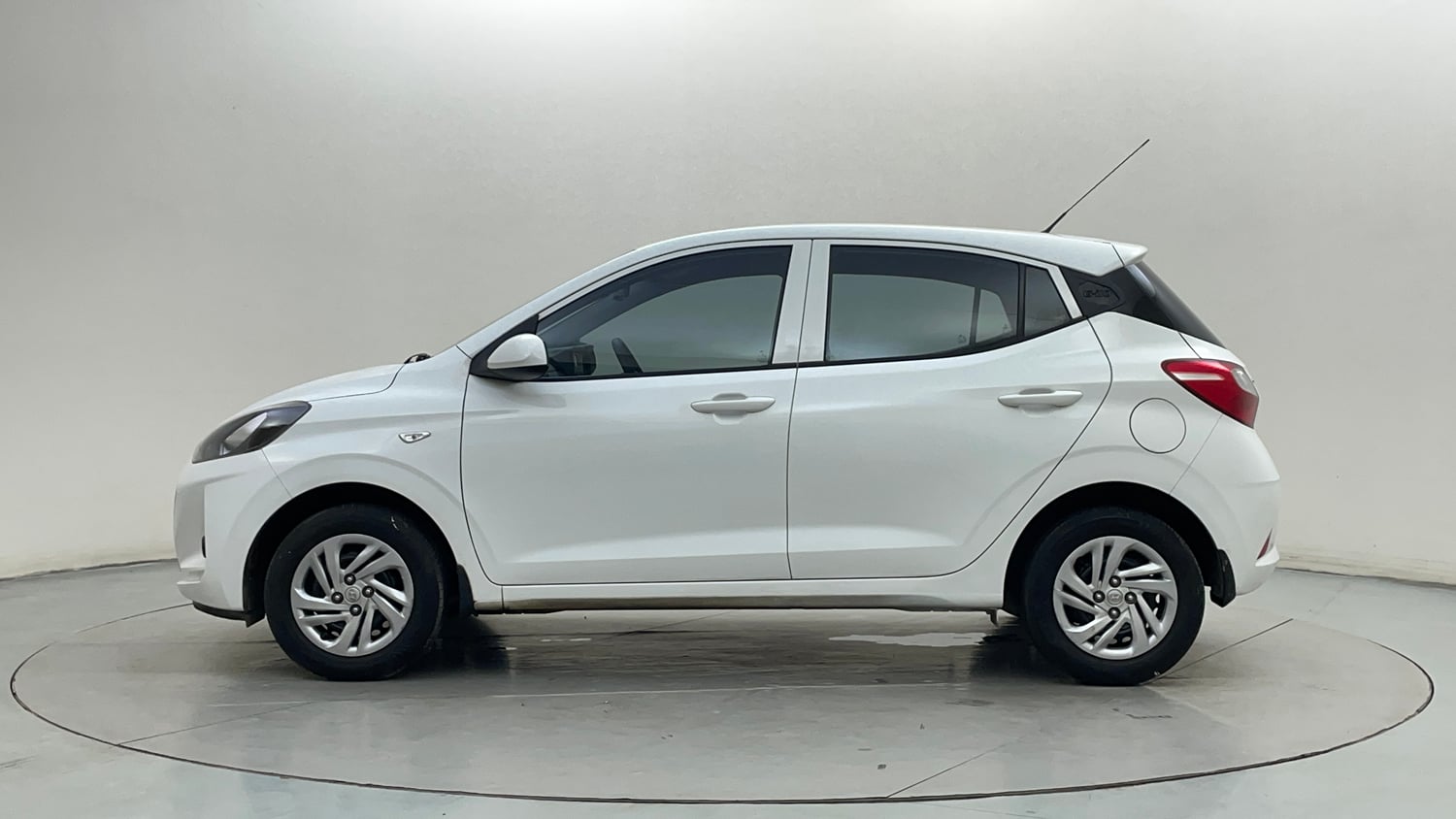 Used 2022 Hyundai Grand i10 Nios Magna 1.2 Kappa VTVT Petrol Manual exterior LEFT SIDE VIEW