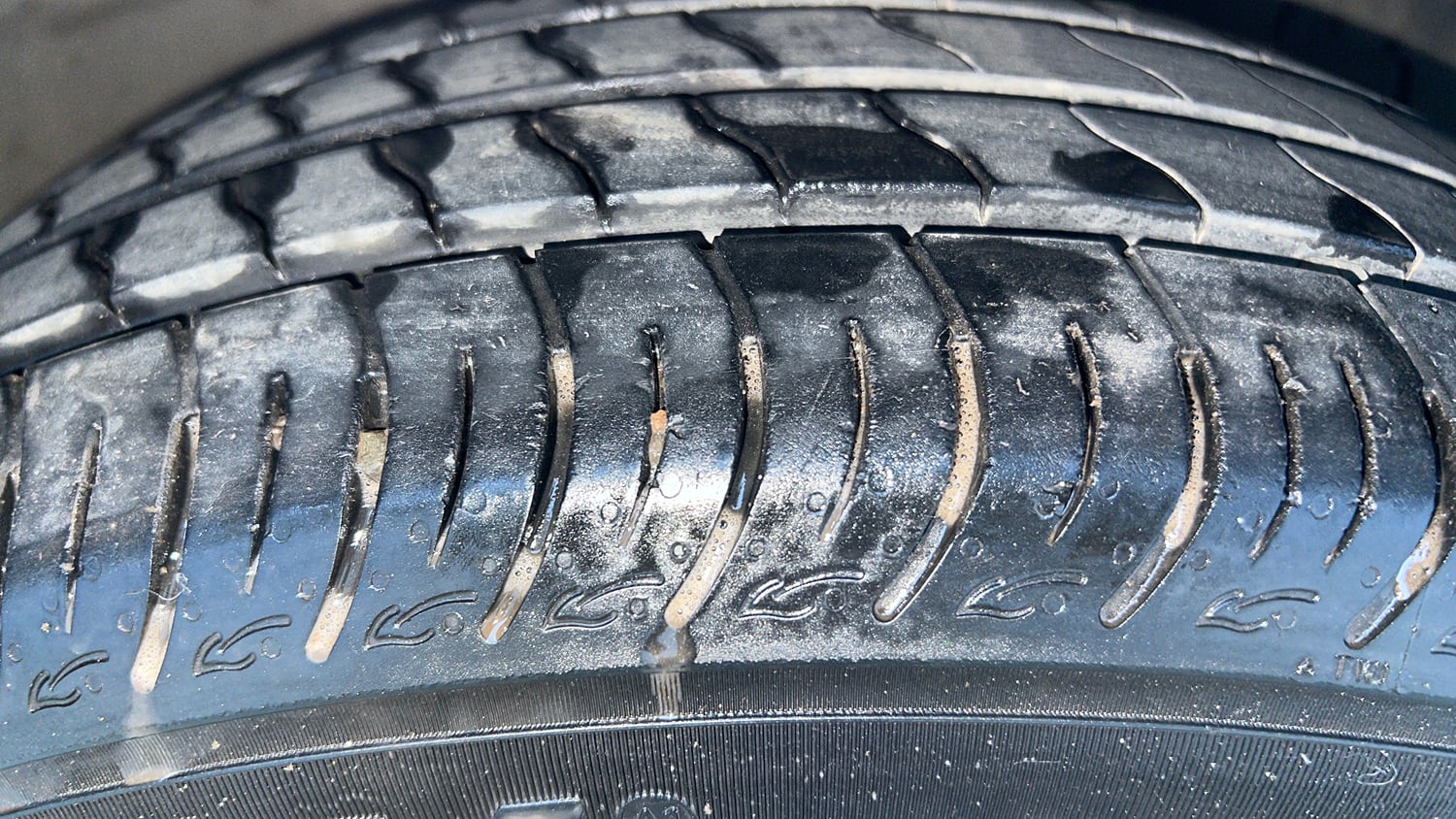 Used 2015 Maruti Suzuki Ertiga Vxi Petrol Manual tyres RIGHT FRONT TYRE TREAD VIEW