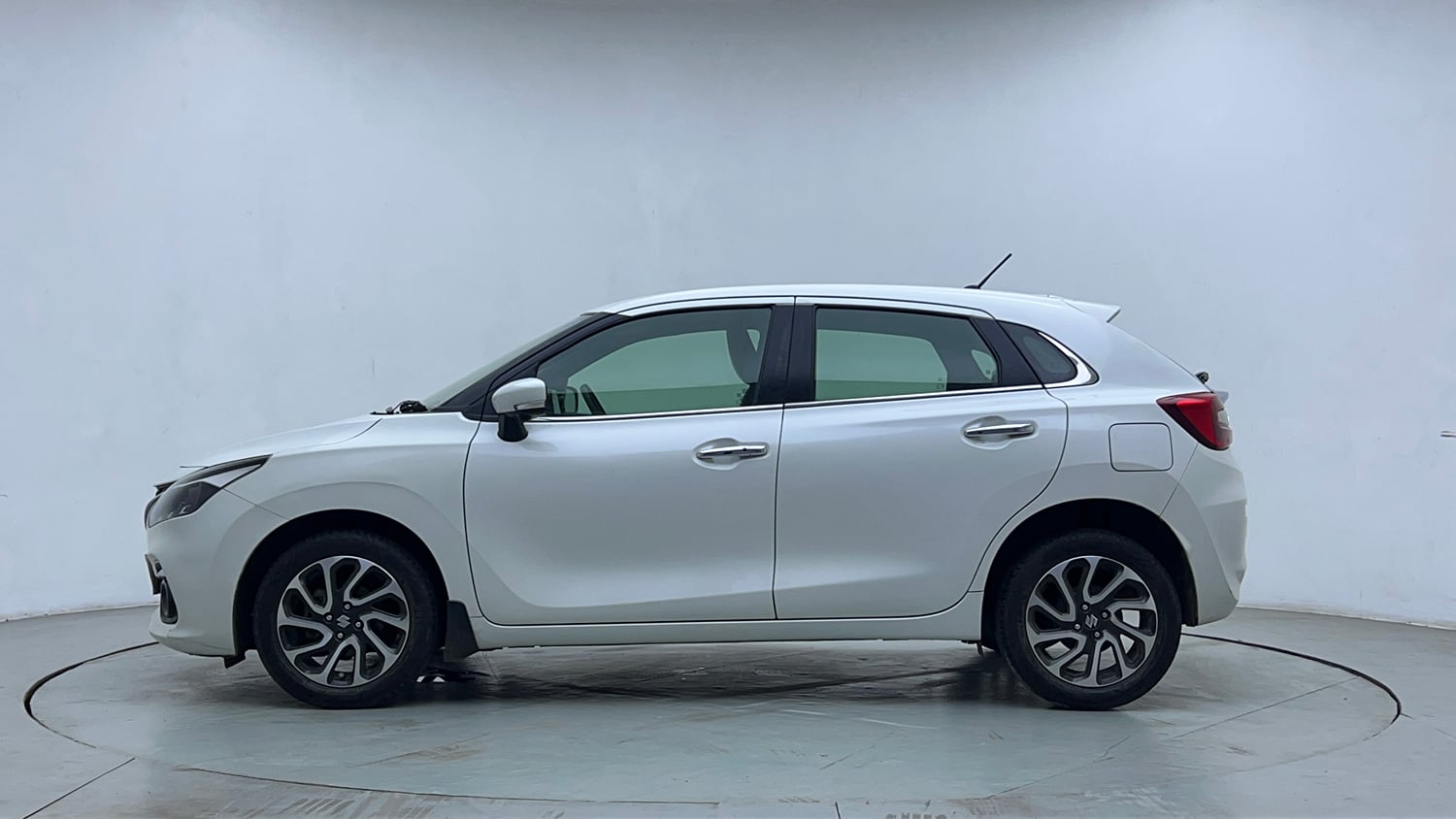 Used 2022 Maruti Suzuki Baleno Alpha MT Petrol Manual exterior LEFT SIDE VIEW
