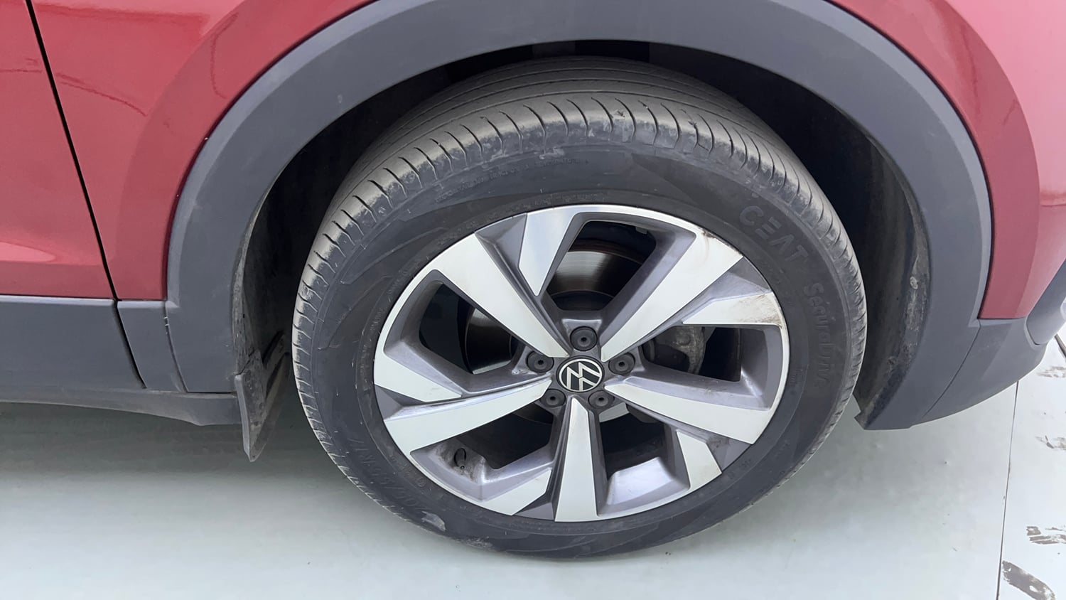 Used 2023 Volkswagen Taigun Topline 1.0 TSI MT Petrol Manual tyres RIGHT FRONT TYRE RIM VIEW