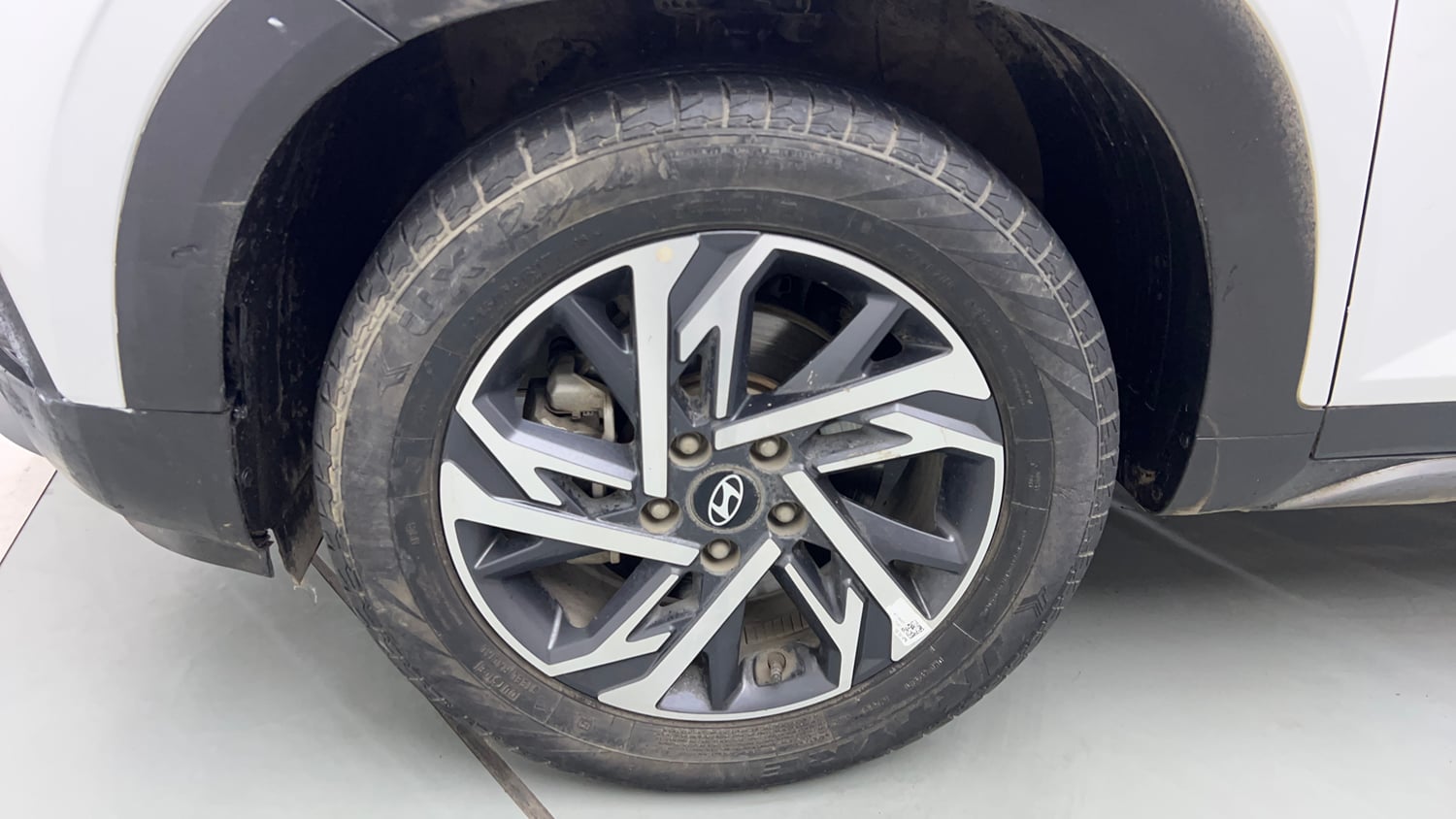 Used 2024 Hyundai Creta 1.5 MPi Petrol MT SX Tech Petrol Manual tyres LEFT FRONT TYRE RIM VIEW