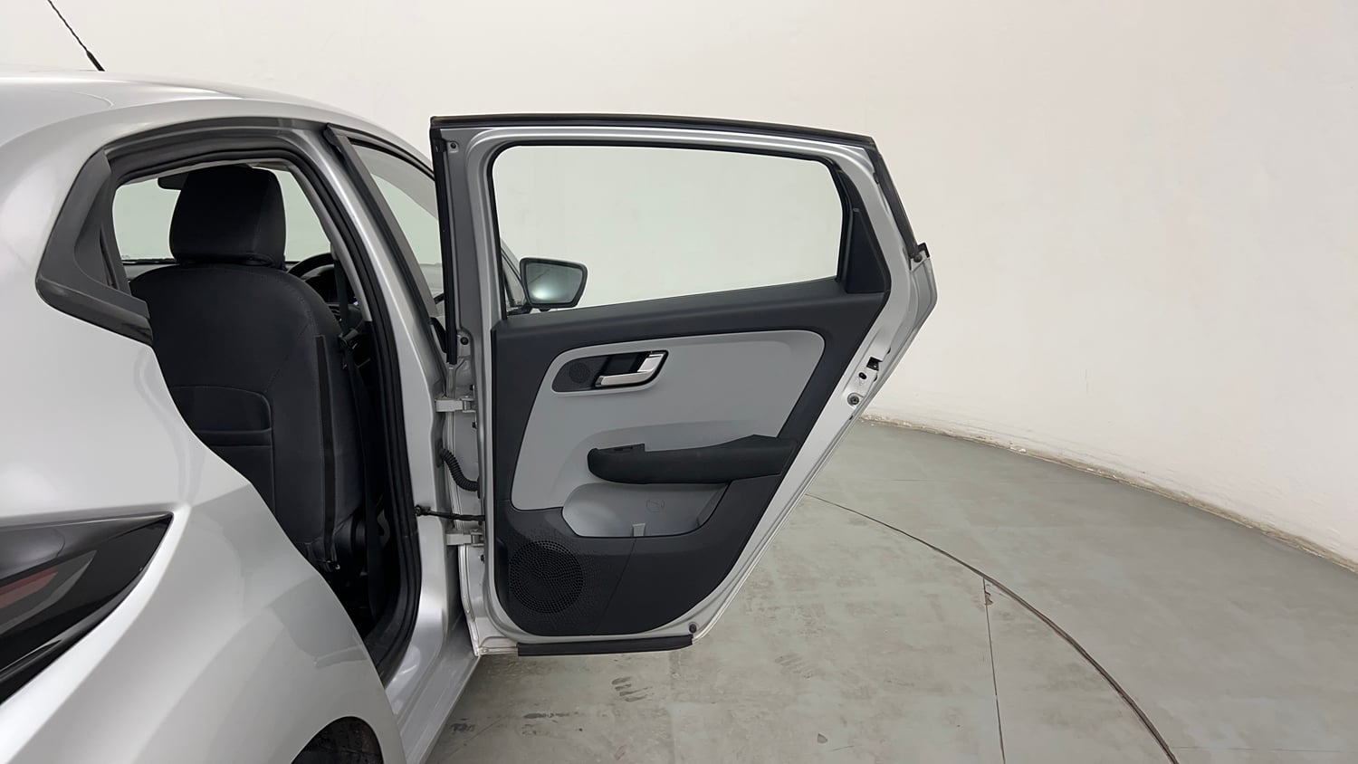 Used 2020 Tata Altroz XZ Petrol Petrol Manual interior RIGHT REAR DOOR OPEN VIEW
