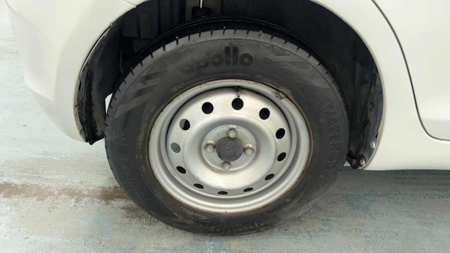 Used 2012 Maruti Suzuki Swift LXI CNG (Outside Fitted) Cng Manual tyres RIGHT REAR TYRE RIM VIEW