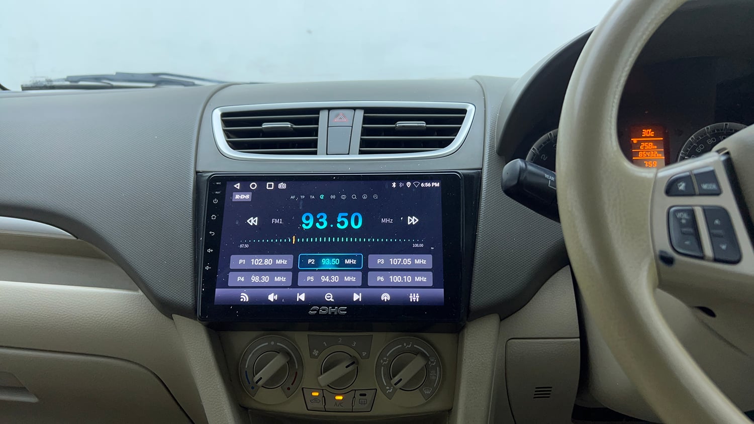 Used 2015 Maruti Suzuki Ertiga ZXi Petrol Manual top_features Integrated (in-dash) music system