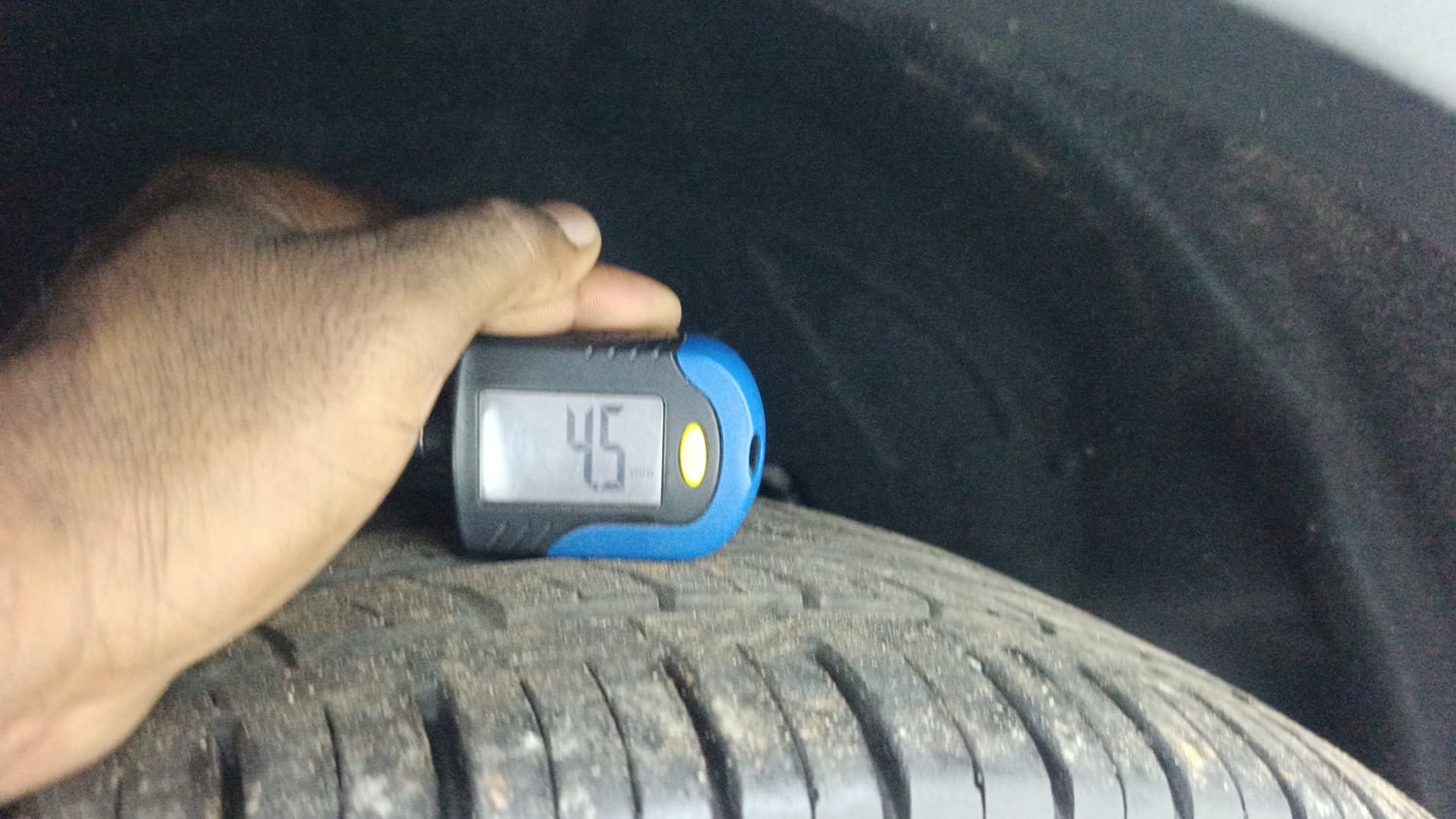 Used 2022 Mahindra XUV700 AX 7 Petrol AT 7 STR Petrol Automatic tyres RIGHT REAR TYRE TREAD VIEW