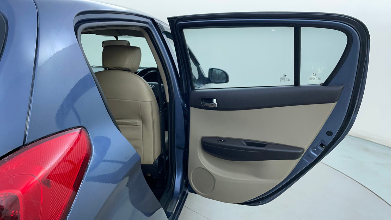 Used 2013 Hyundai i20 Magna (O) 1.2 Petrol Manual interior RIGHT REAR DOOR OPEN VIEW