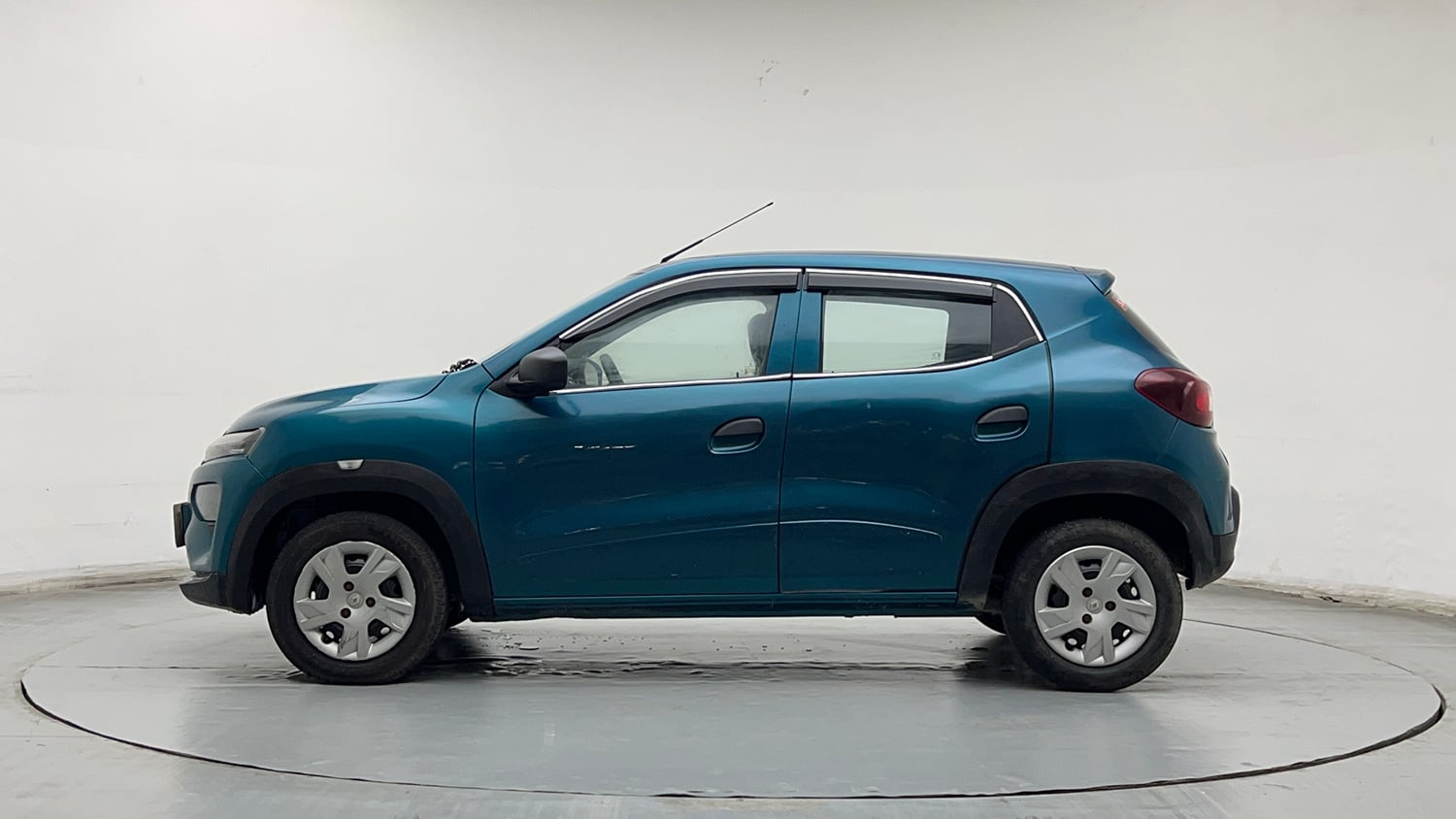 Used 2020 Renault Kwid RXL Petrol Manual exterior LEFT SIDE VIEW