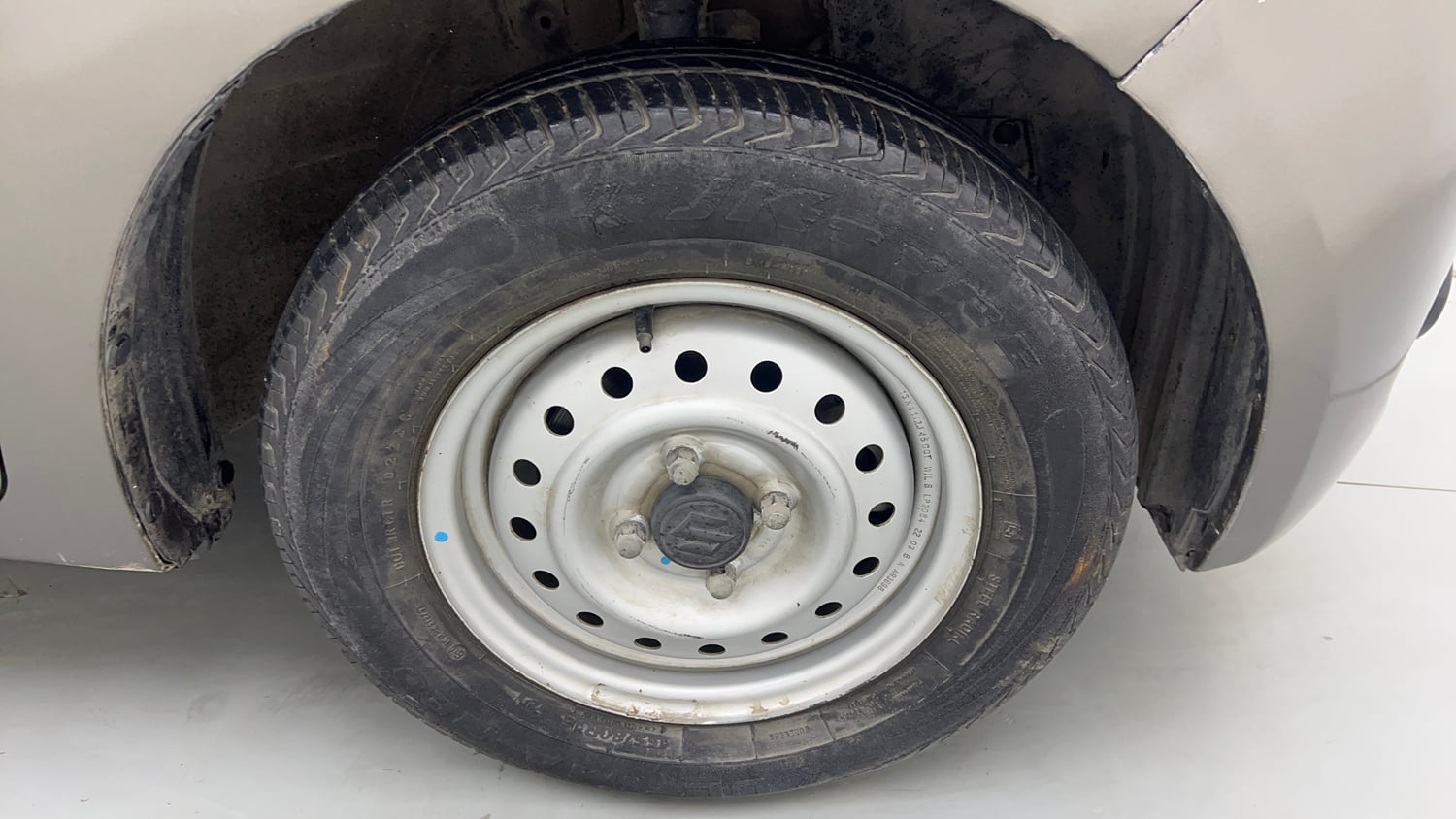 Used 2022 Maruti Suzuki Wagon R LXi (O) 1.0 CNG Cng Manual tyres RIGHT FRONT TYRE RIM VIEW