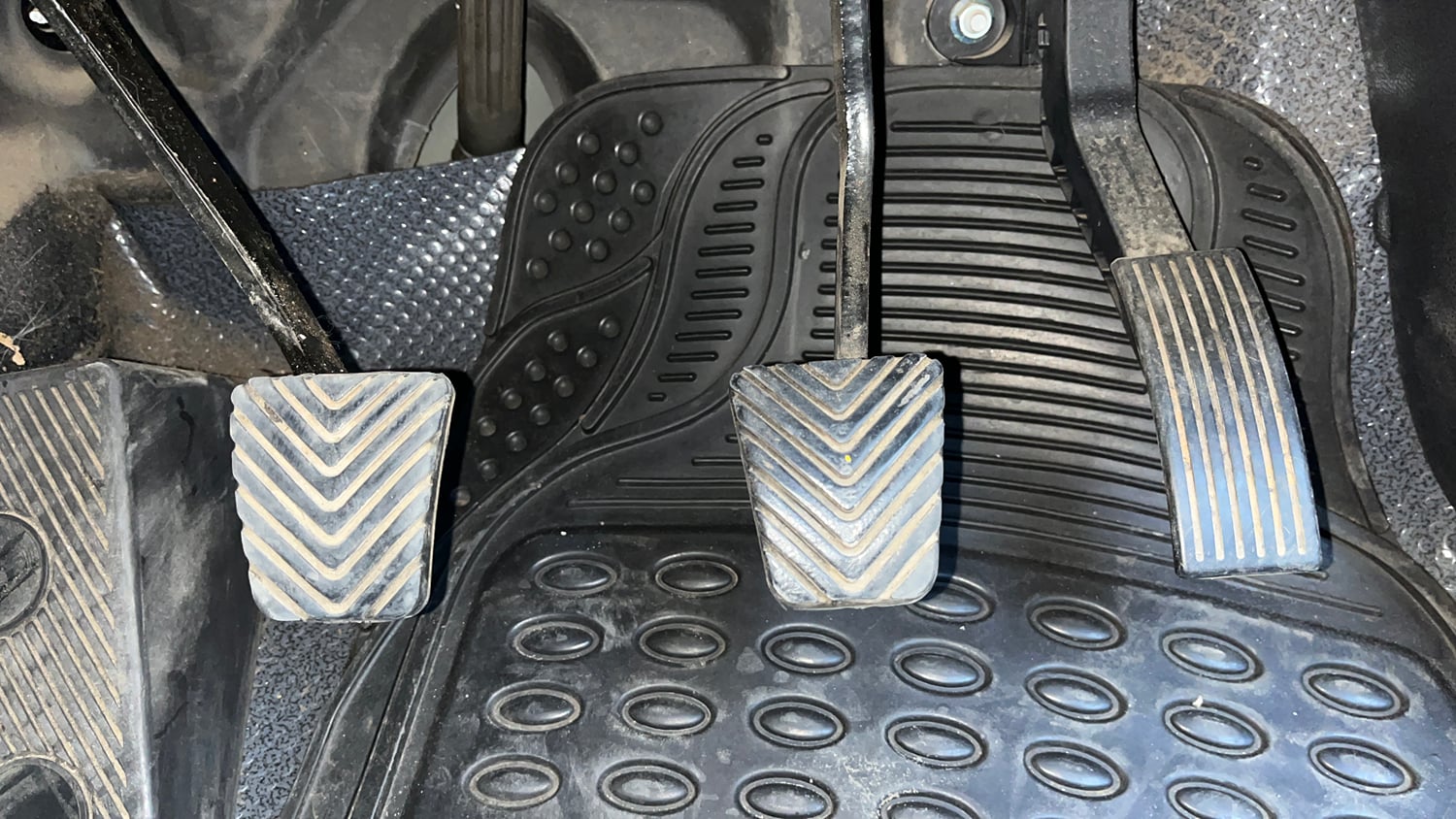 Used 2015 Hyundai Elite i20 Magna 1.2 Petrol Manual interior PEDALS VIEW