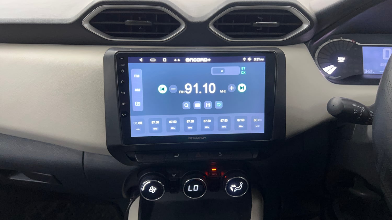 Used 2022 Nissan Magnite XV Executive Petrol Manual interior MUSIC SYSTEM & AC CONTROL VIEW
