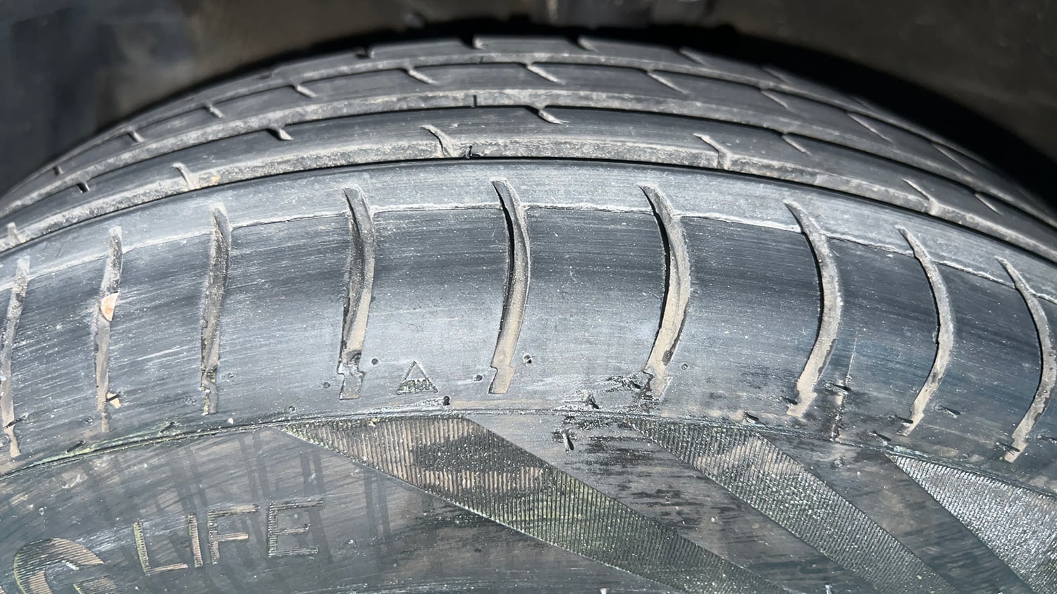 Used 2017 Maruti Suzuki Swift Lxi (O) Petrol Manual tyres LEFT FRONT TYRE TREAD VIEW