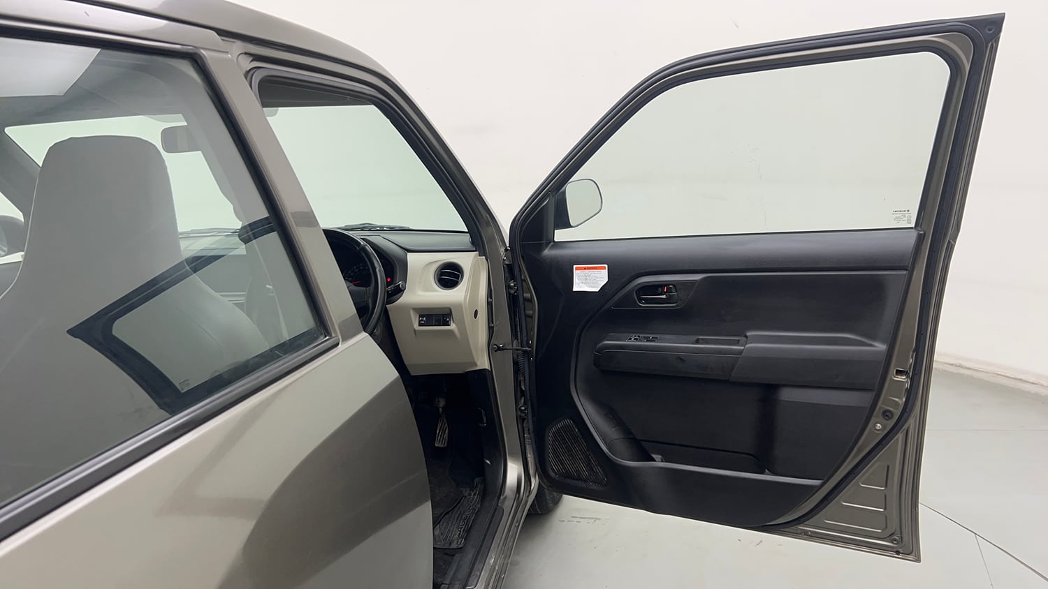 Used 2022 Maruti Suzuki Wagon R LXi (O) 1.0 CNG Cng Manual interior RIGHT FRONT DOOR OPEN VIEW