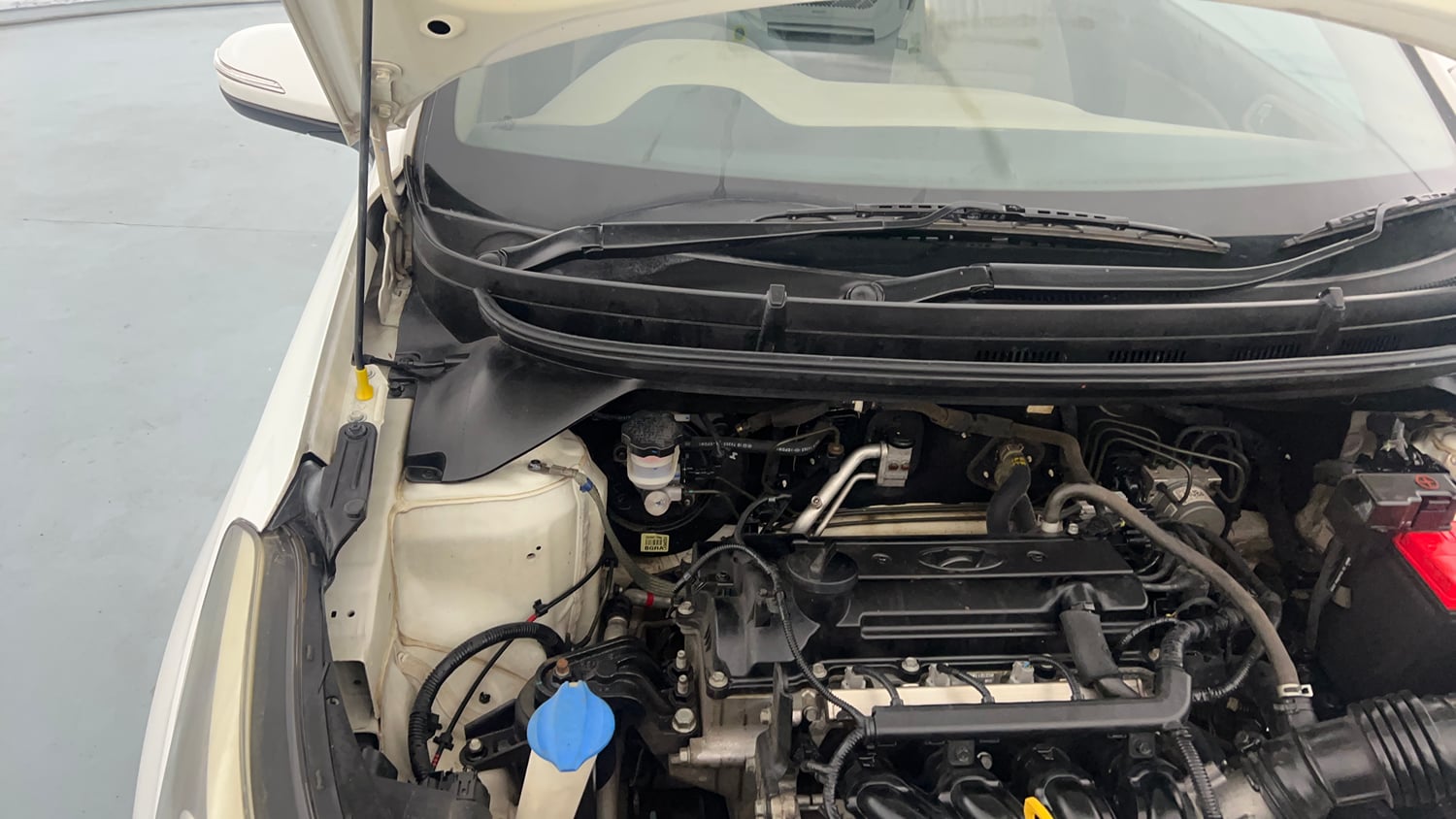 Used 2016 Hyundai Elite i20 Asta 1.2 Petrol Manual engine ENGINE RIGHT SIDE HINGE & APRON VIEW