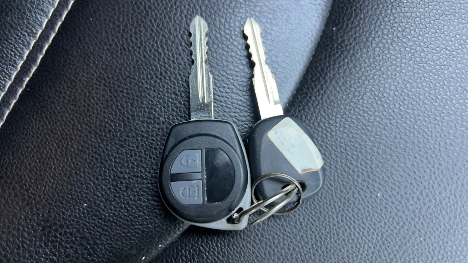 Used 2014 Maruti Suzuki Swift VXi Petrol Manual extra CAR KEY VIEW