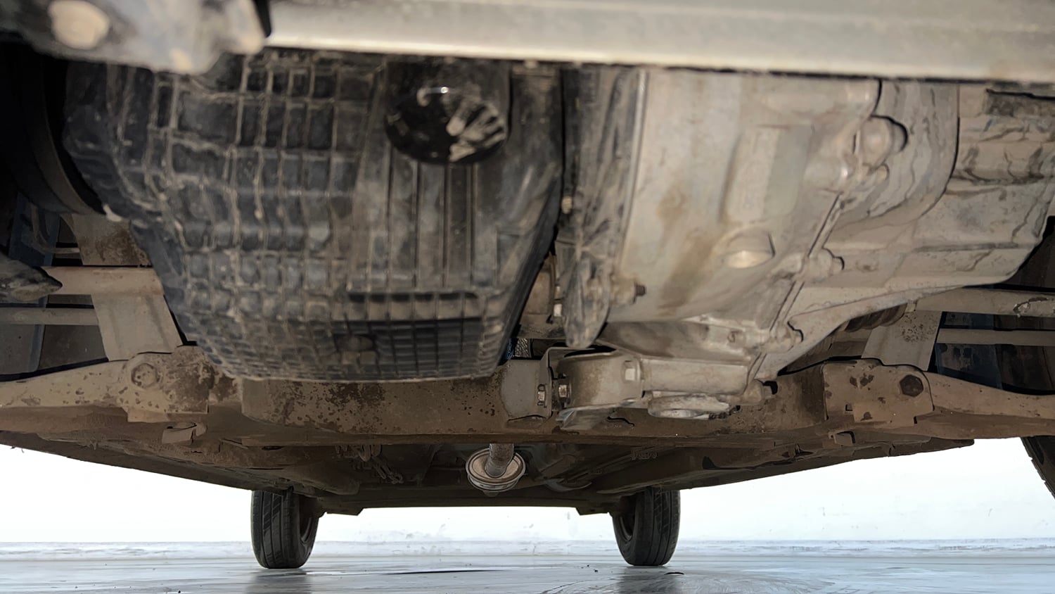 Used 2022 Renault Kwid RXT 1.0 (O) Petrol Manual extra FRONT LEFT UNDERBODY VIEW