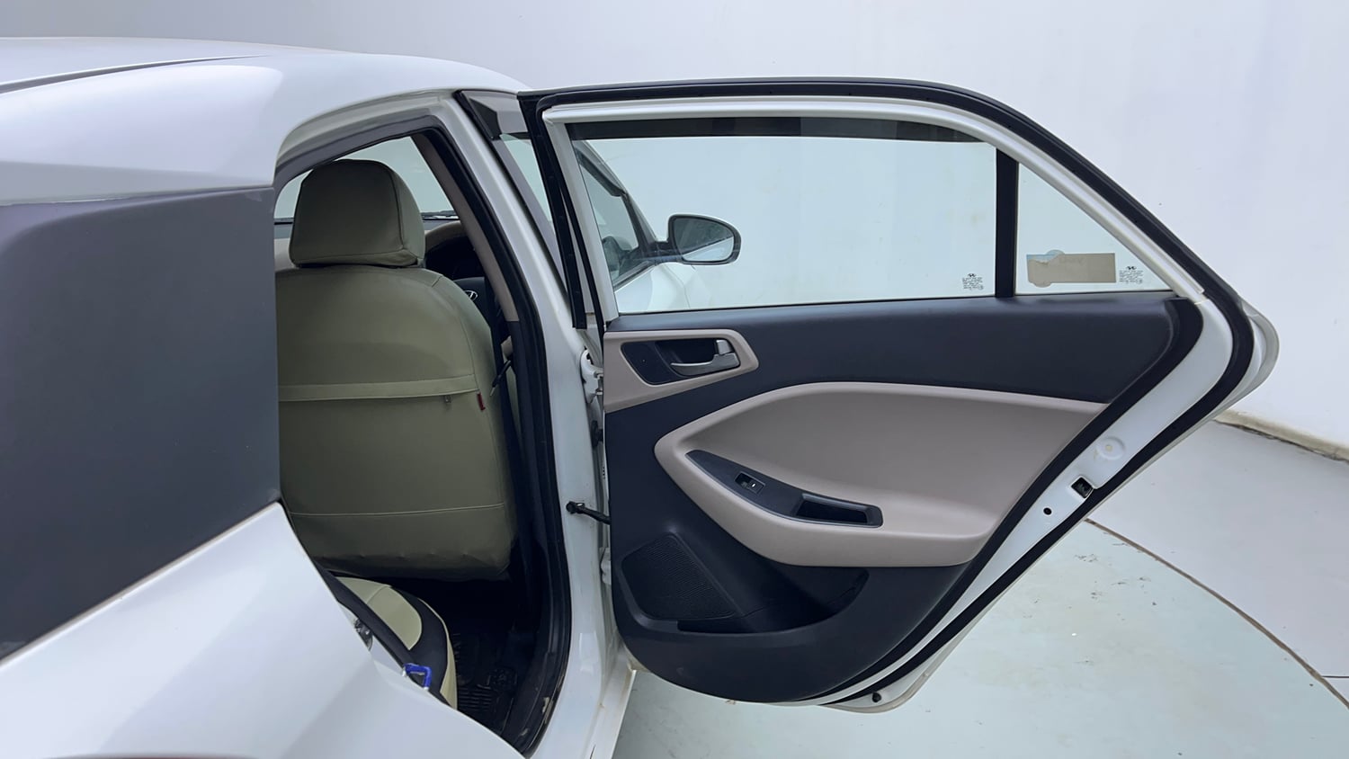 Used 2015 Hyundai Elite i20 Magna 1.2 Petrol Manual interior RIGHT REAR DOOR OPEN VIEW