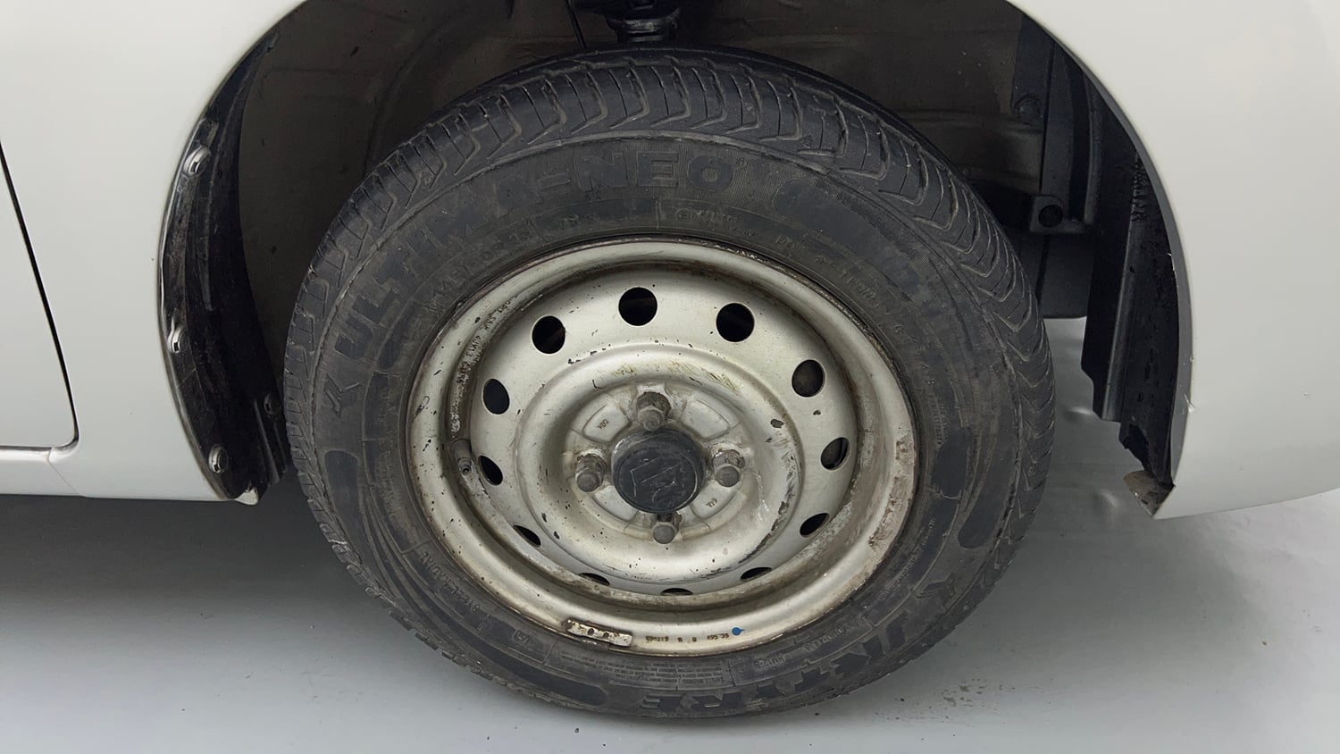 Used 2013 Maruti Suzuki Wagon R LXI Petrol Manual tyres RIGHT FRONT TYRE RIM VIEW