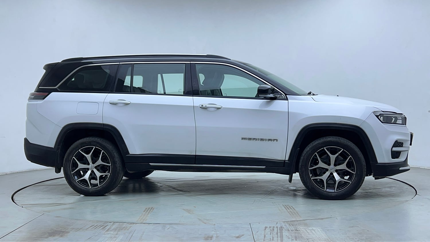 Used 2022 Jeep Meridian Limited (O) 4X2 AT Diesel Automatic exterior RIGHT SIDE VIEW