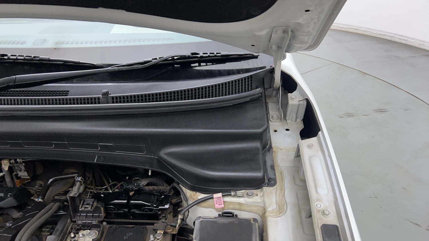 Used 2024 Hyundai Creta 1.5 MPi Petrol MT SX Tech Petrol Manual engine ENGINE LEFT SIDE HINGE & APRON VIEW