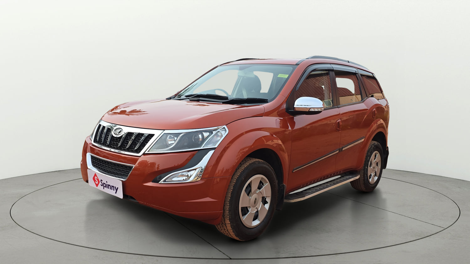Used 2017 Mahindra XUV500 W4 Diesel Manual exterior LEFT FRONT CORNER VIEW