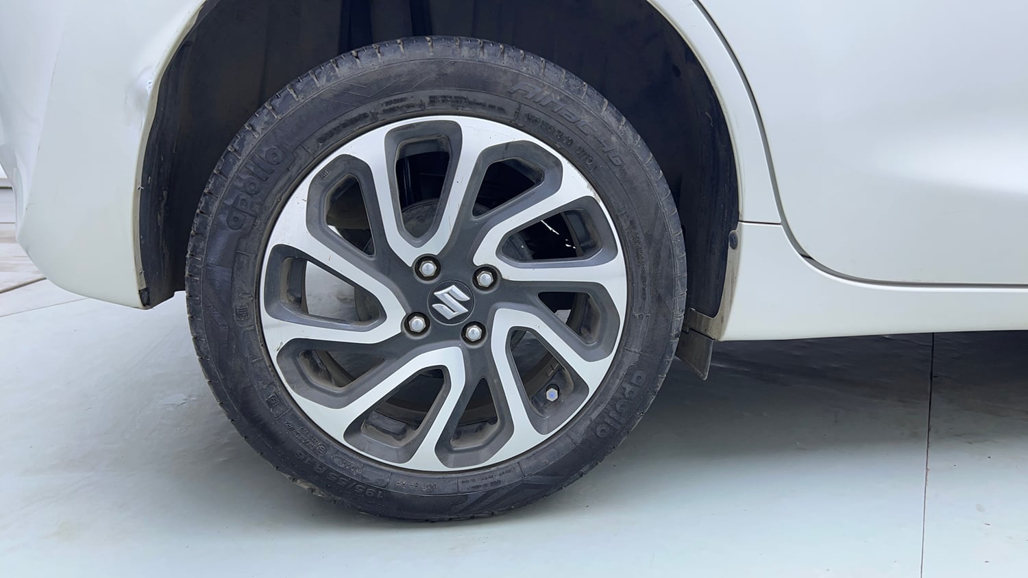 Used 2022 Maruti Suzuki Baleno Alpha MT Petrol Manual tyres RIGHT REAR TYRE RIM VIEW