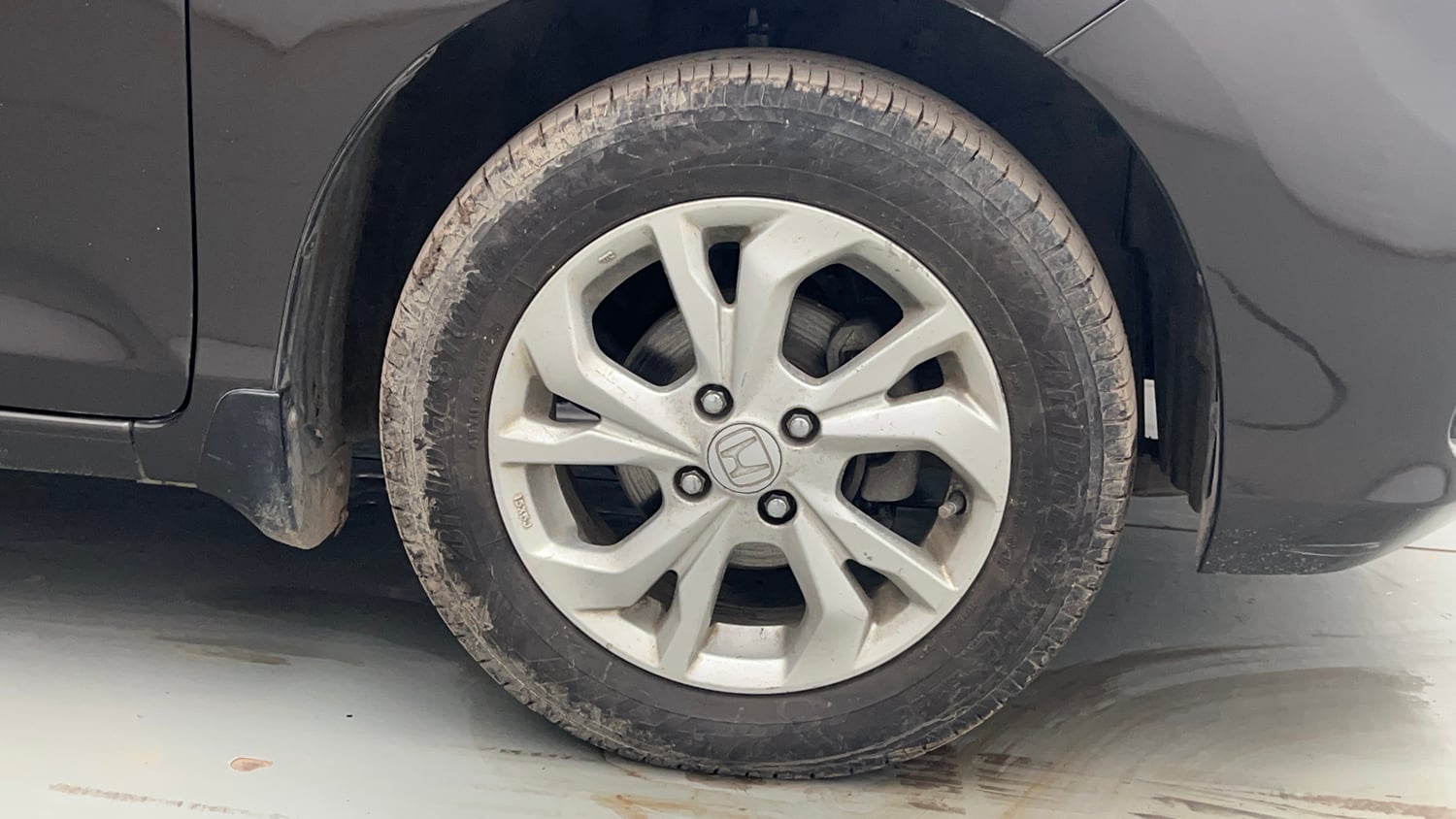 Used 2018 Honda Amaze 1.2 VX MT Petrol Petrol Manual tyres RIGHT FRONT TYRE RIM VIEW