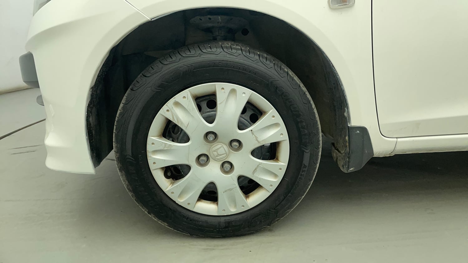Used 2014 Honda Brio S MT Petrol Manual tyres LEFT FRONT TYRE RIM VIEW