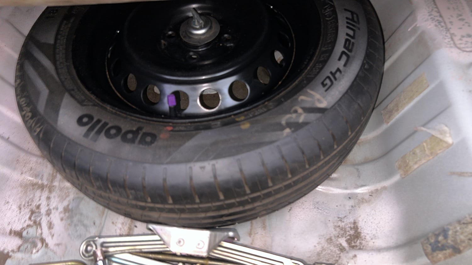 Used 2014 Toyota Etios G Petrol Manual tyres SPARE TYRE VIEW