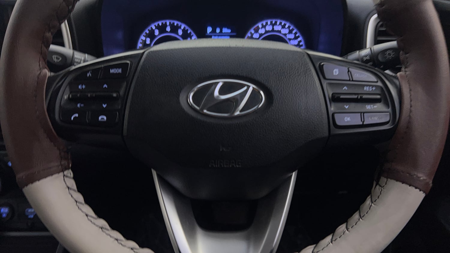 Used 2019 Hyundai Venue SX Plus 1.0 Turbo DCT Petrol Automatic top_features Airbags