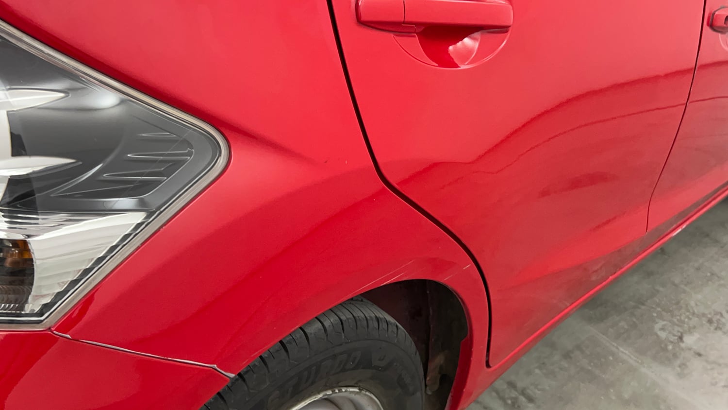 Used 2014 Honda Brio EX MT Petrol Manual dents MINOR SCRATCH