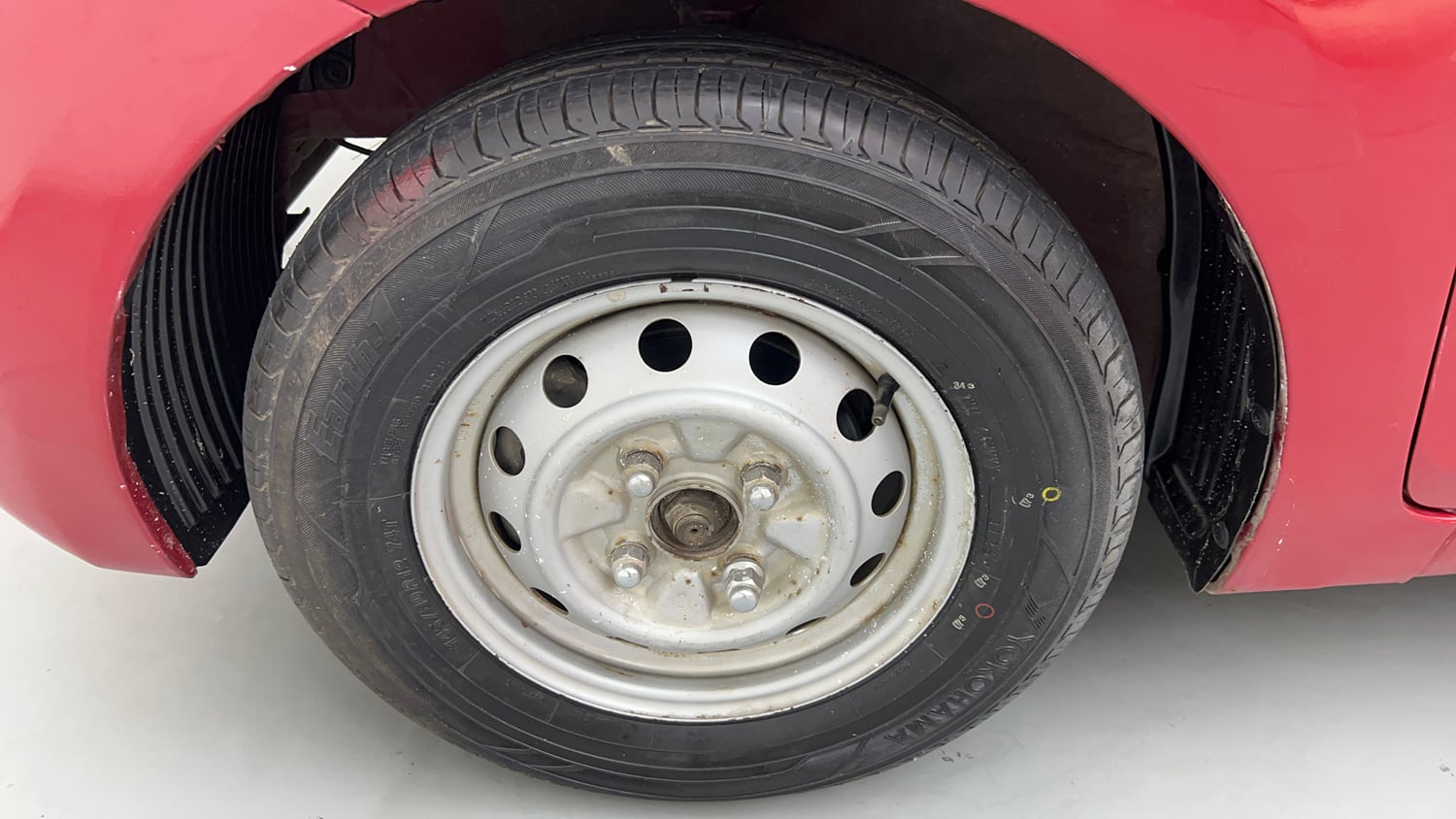 Used 2016 Hyundai Eon D-Lite + Petrol Manual tyres LEFT FRONT TYRE RIM VIEW