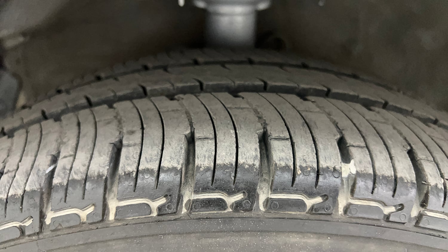 Used 2012 Hyundai i20 Sportz 1.2 BS-IV Petrol Manual tyres LEFT FRONT TYRE TREAD VIEW