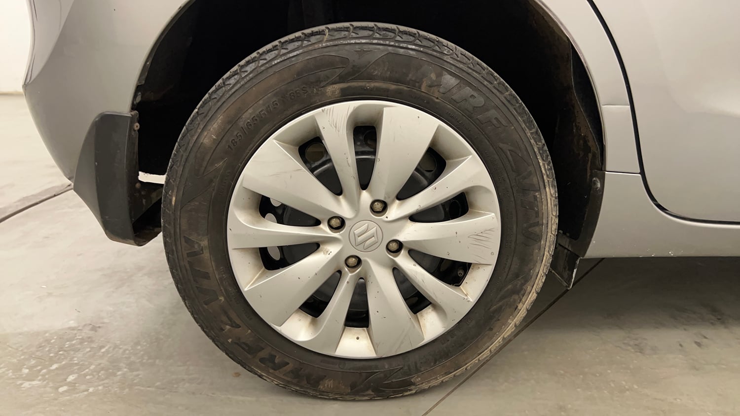 Used 2017 Maruti Suzuki Baleno Delta 1.2 AT Petrol Automatic tyres RIGHT REAR TYRE RIM VIEW
