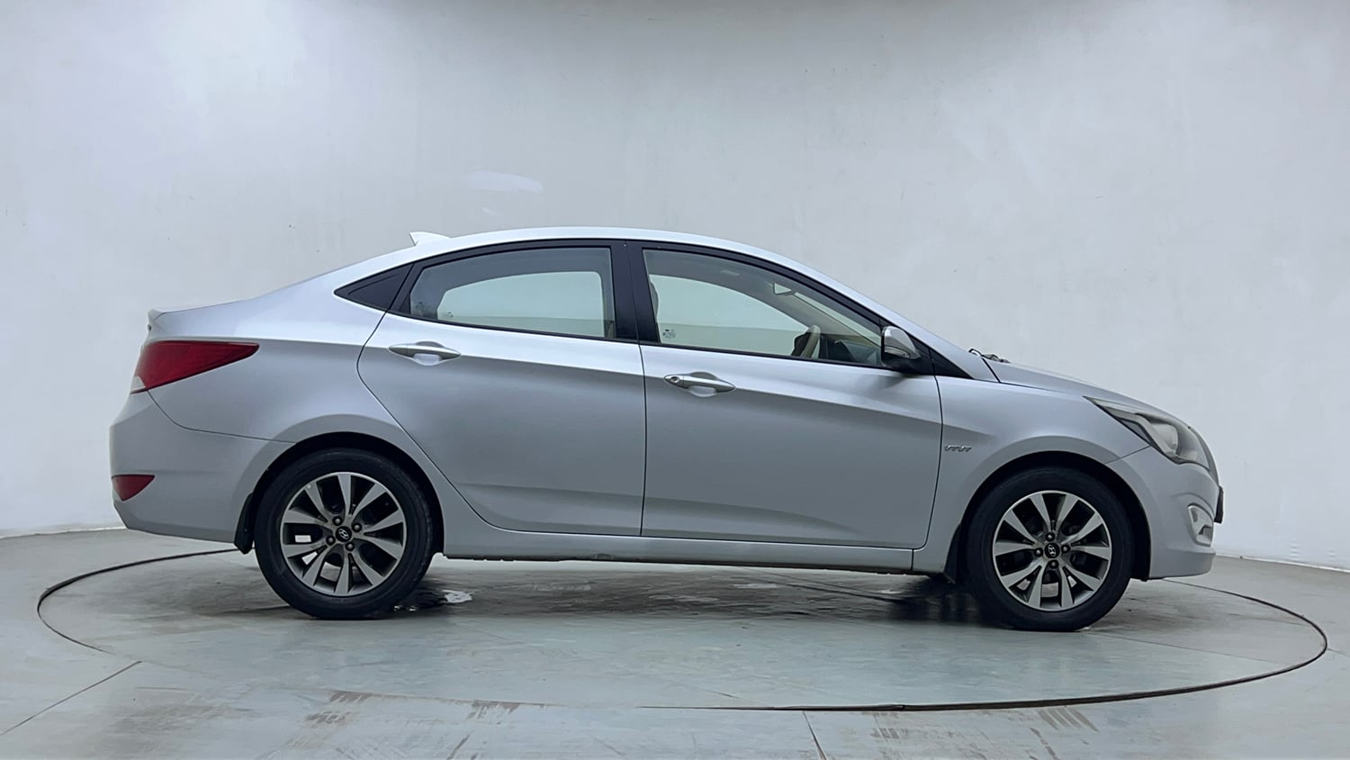 Used 2016 Hyundai Verna 1.6 VTVT SX Petrol Manual exterior RIGHT SIDE VIEW