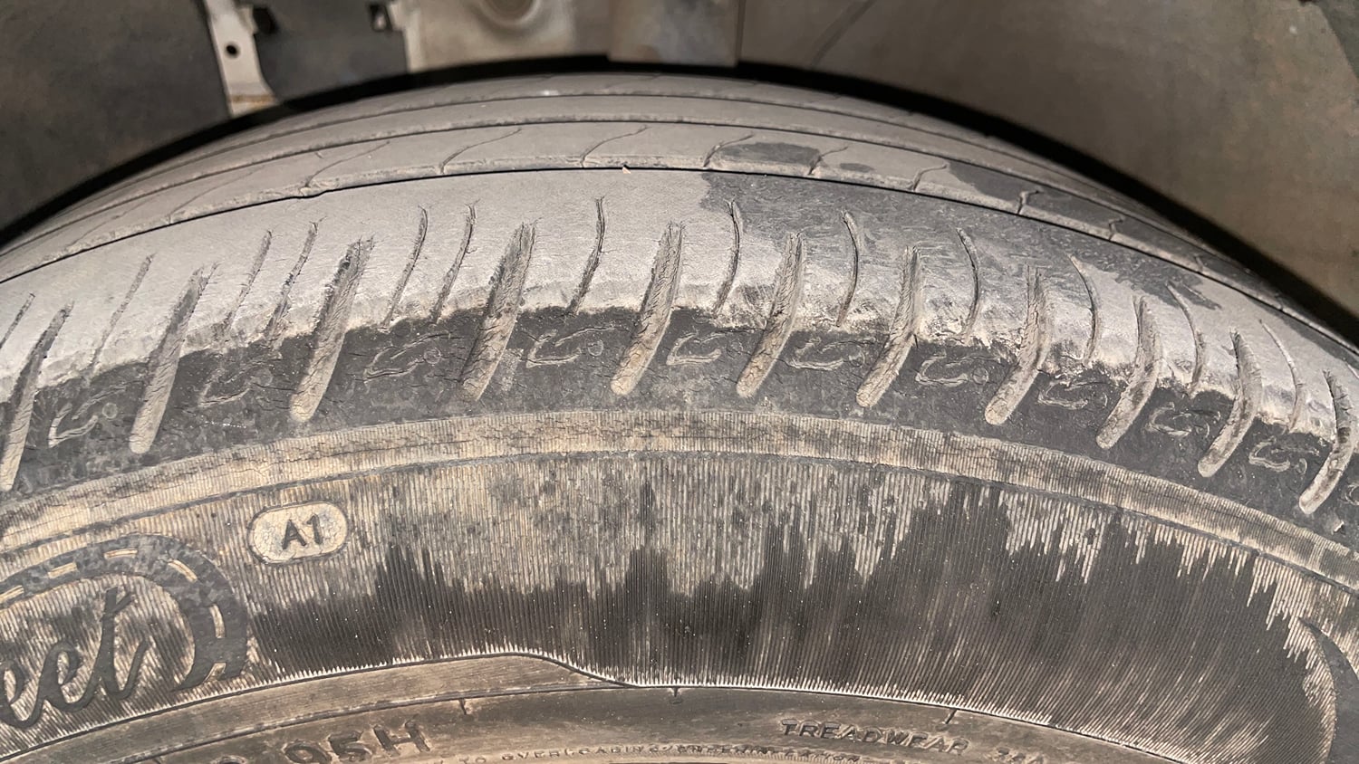 Used 2022 Hyundai Venue SX 1.5 CRDi Diesel Manual tyres LEFT FRONT TYRE TREAD VIEW