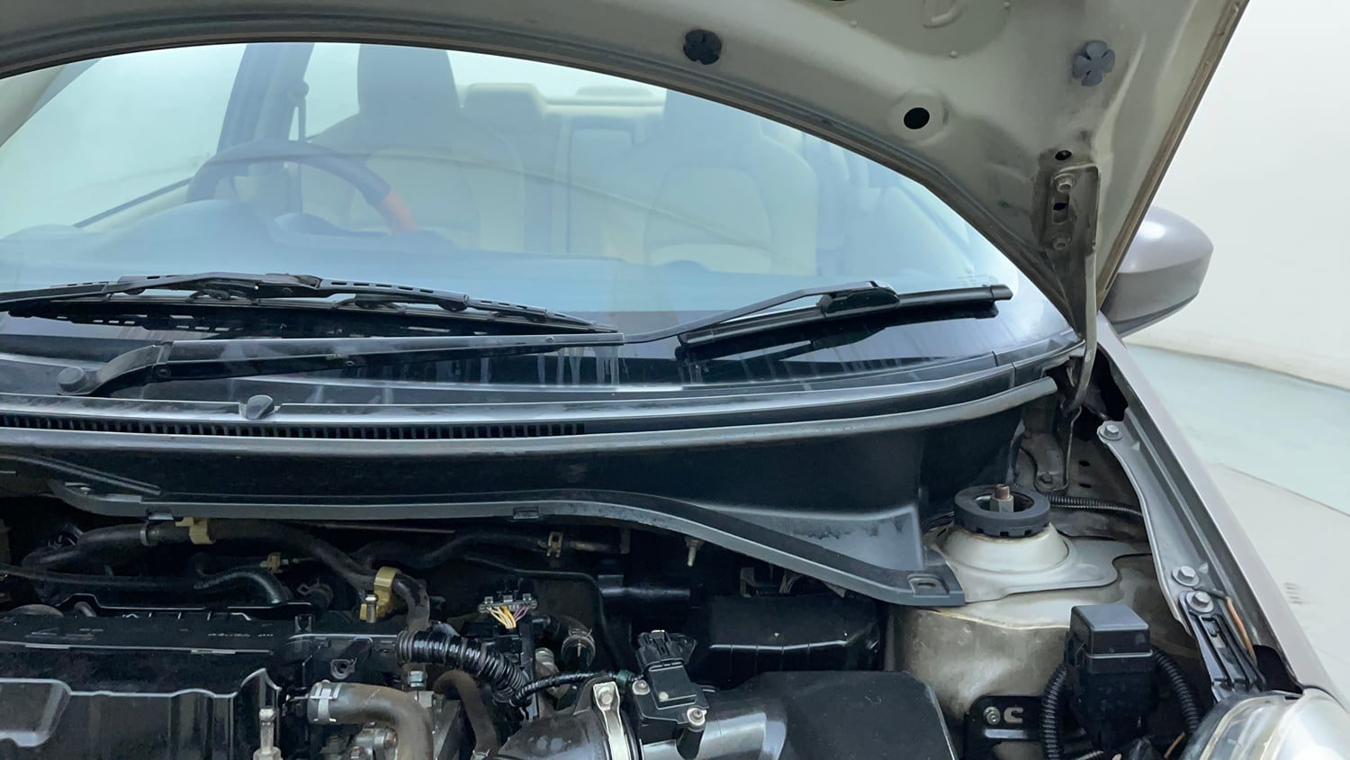 Used 2013 Honda Amaze 1.5 S i-DTEC Diesel Manual engine ENGINE LEFT SIDE HINGE & APRON VIEW