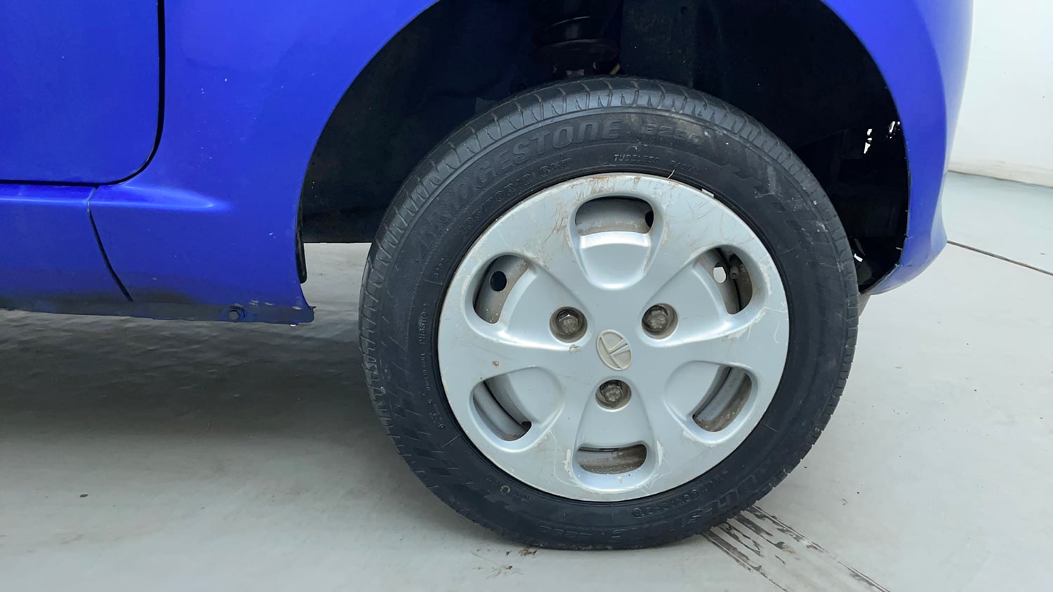 Used 2016 Tata Nano Twist XTA Petrol Automatic tyres RIGHT FRONT TYRE RIM VIEW