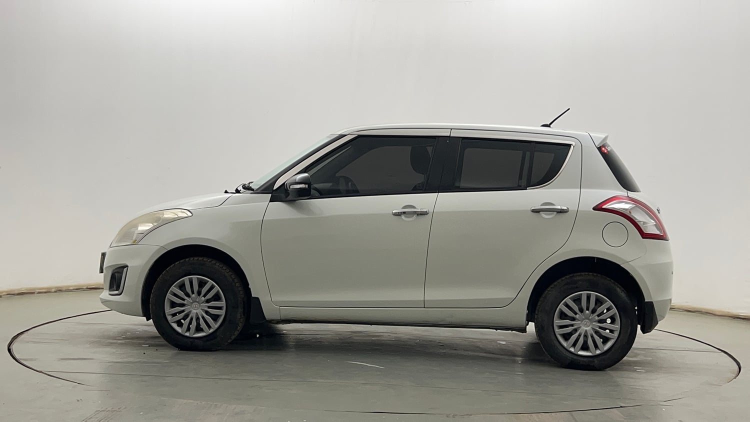 Used 2015 Maruti Suzuki Swift VXi Petrol Manual exterior LEFT SIDE VIEW