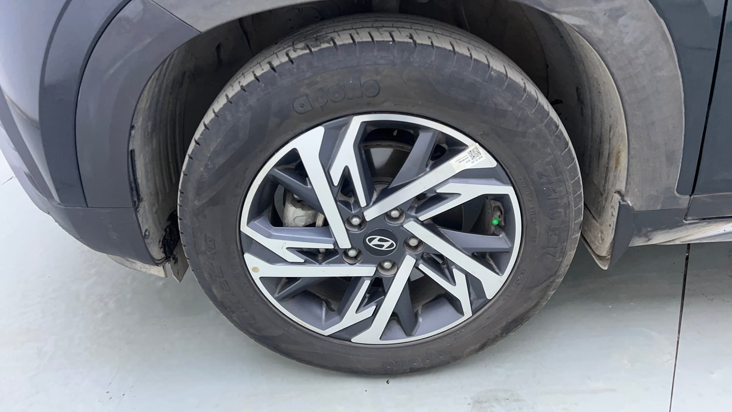 Used 2024 Hyundai Creta 1.5 Turbo Petrol DCT SX(O) Petrol Automatic tyres LEFT FRONT TYRE RIM VIEW