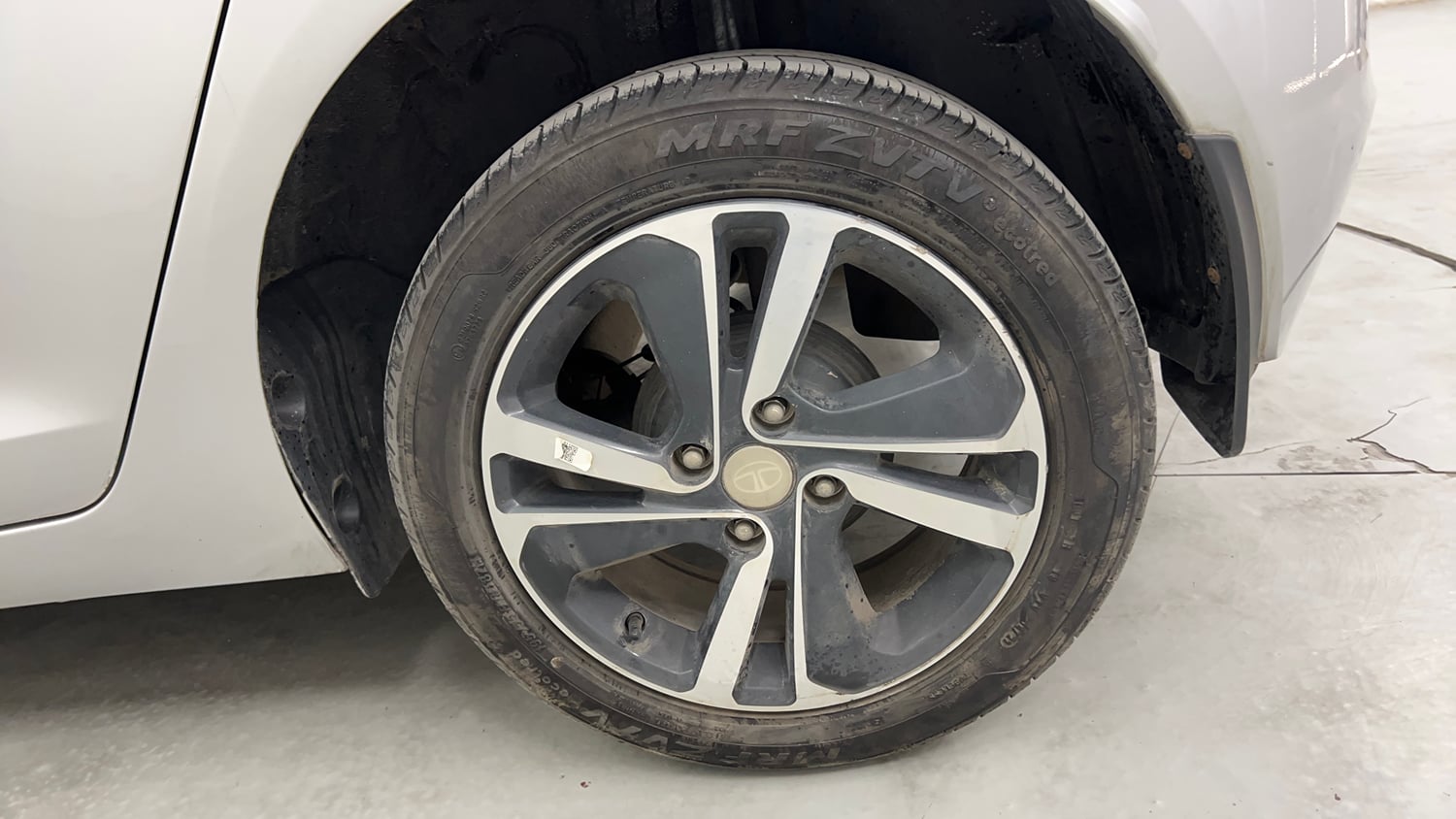 Used 2020 Tata Altroz XZ Petrol Petrol Manual tyres LEFT REAR TYRE RIM VIEW