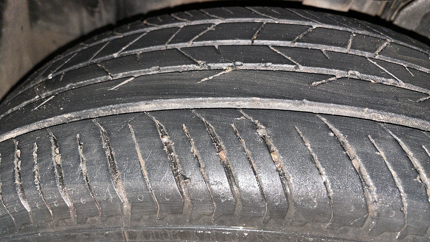 Used 2022 Renault Kiger RXE MT Petrol Manual tyres LEFT FRONT TYRE TREAD VIEW