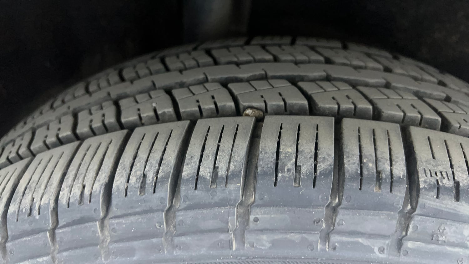Used 2016 Ford EcoSport Titanium 1.5L Ti-VCT AT Petrol Automatic tyres RIGHT REAR TYRE TREAD VIEW