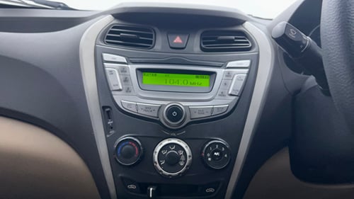 Used 2015 Hyundai Eon 1.0 Kappa Magna + Petrol Manual interior MUSIC SYSTEM & AC CONTROL VIEW