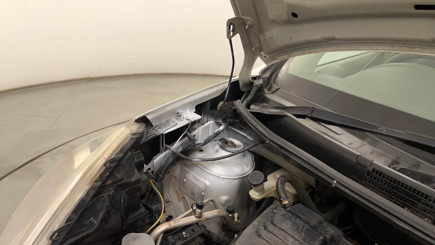 Used 2013 Nissan Micra XV CVT Petrol Automatic engine ENGINE RIGHT SIDE HINGE & APRON VIEW