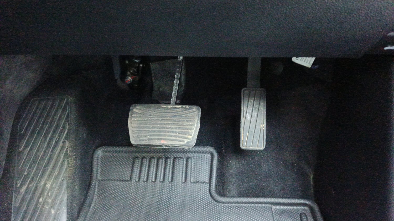 Used 2022 Mahindra XUV700 AX 7 Petrol AT 7 STR Petrol Automatic interior PEDALS VIEW