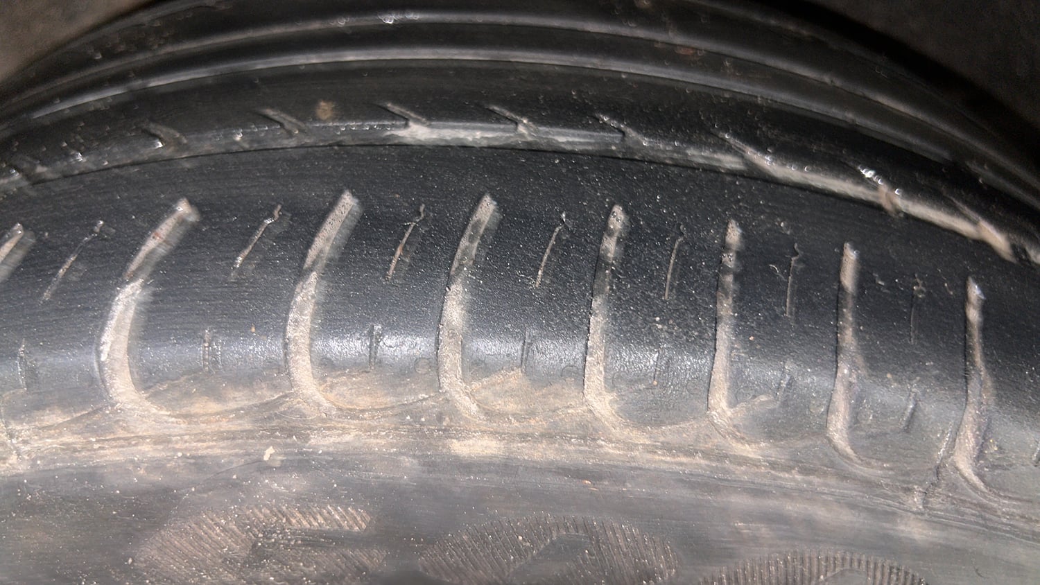 Used 2021 Ford EcoSport S MT 1.5 Ti-VCT Petrol Manual tyres RIGHT REAR TYRE TREAD VIEW